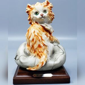 Giuseppe Armani Vintage Kitten Sitting On A Ball Sculpture